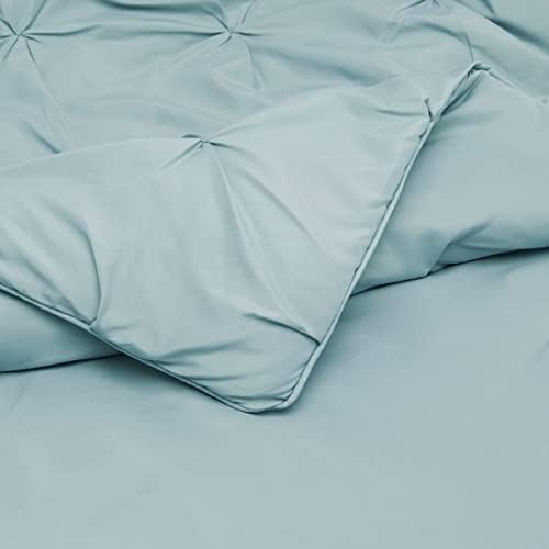 Amazon Basics 3-Piece Soft, Lightweight All-Season Down-Alternative Comforter Bedding Set, Pinch Pleat Design with Piped Edges, Full/Queen, Spa Blue