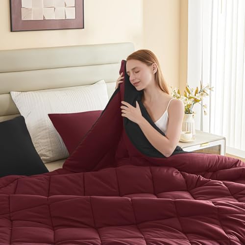 Oversized King Comforter, Extra Large King Size Comforter Oversized, Soft Lightweight Quilt Down Alternativewith 8 Corner Tabs(120x128, Black&Red)