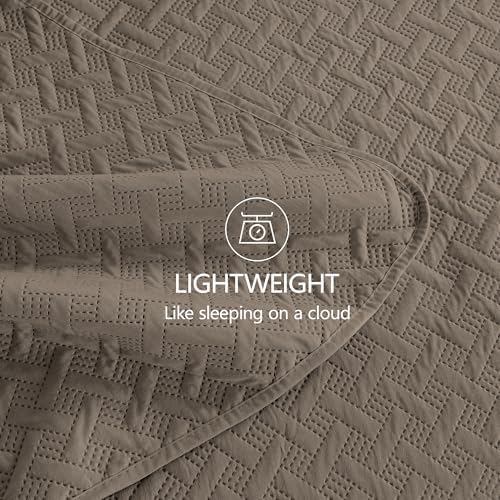 FLYMME Quilts Queen Size,Lightweight Mocha Brown Bedspreads,Basket Weave Pattern,Ultra Soft Microfiber Bed Coverlet 3 Pieces for All-Seasons (1 Quilt,2 Shams)