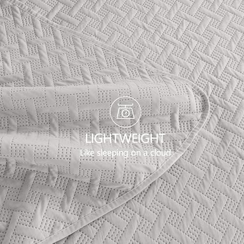FLYMME Light Grey Twin Quilt Bedding Set Thin Lightweight Bedspreads,Soft Microfiber Bed Coverlet for All Season (1 Quilt, 1Sham)