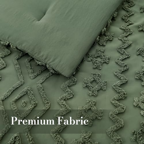 Amélie Home Tufted Boho Comforter Set King Size, 3 Pieces Soft Textured Bed Set, Lightweight Breathable Comforter for All Seasons, Farmhouse Shabby Chic Jacquard Bedding, Cozy Gift for Women, Green