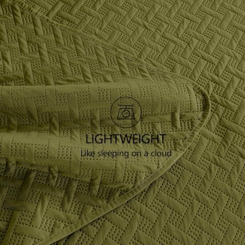 FLYMME Oversized King/California King Quilt Set 118"x106", Olive Green 3-Piece Floor-Length Bedspread, Premium Microfiber Lightweight Coverlet for King/California King Bed (1 Quilt, 2 Shams)