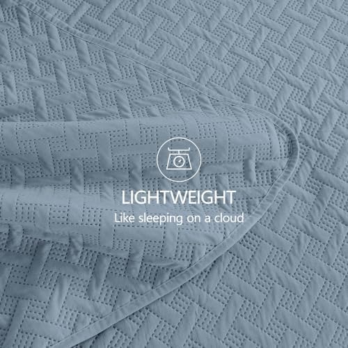 FLYMME Oversized King/California King Quilt Set 118"x106", Dusty Blue 3-Piece Floor-Length Bedspread, Premium Microfiber Lightweight Coverlet for King/California King Bed (1 Quilt, 2 Shams)