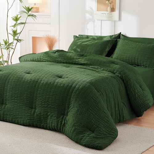 HYMOKEGE Dark Green Oversized Queen Comforter Set Seersucker 7 Pieces, All Season Luxury Bed in a Bag for Bedroom, Bedding Set with Comforter, Sheets, Pillowcases & Shams
