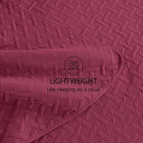 FLYMME Oversized King/California King Quilt Set 118"x106", Burgundy 3-Piece Floor-Length Bedspread, Premium Microfiber Lightweight Coverlet for King/California King Bed (1 Quilt, 2 Shams)