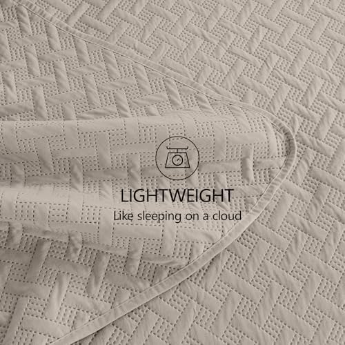 FLYMME Quilts King Size,Lightweight Taupe Bedspreads,Basket Weave Pattern,Ultra Soft Microfiber Bed Coverlet 3 Pieces for All-Seasons (1 Quilt,2 Pillow Shams)