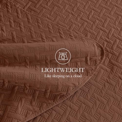 FLYMME Oversized King/California King Quilt Set 118"x106", Terracotta 3-Piece Floor-Length Bedspread, Premium Microfiber Lightweight Coverlet for King/California King Bed (1 Quilt, 2 Shams)