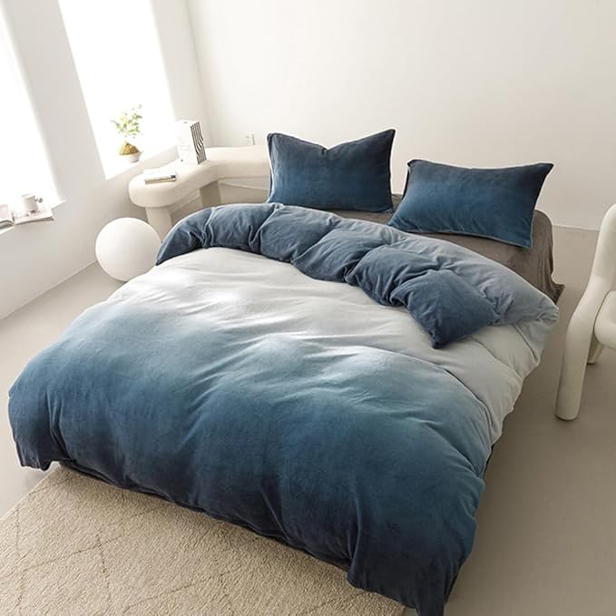 CLOTHKNOW Blue White Velvet King Size Comforter Set Gradient Blue Bedding Comforter Sets Soft Light Blue Comforter with 2 x Pillow Cases