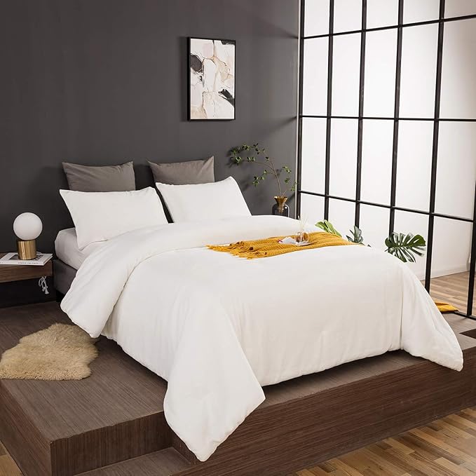CLOTHKNOW White Comforter Set California King Velvet Bedding Sets Soft Flannel Comforters White Comforter with 2 x Pillow Cases