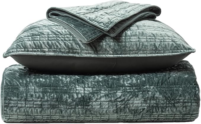 EVERGRACE Luxury Ruched Velvet Quilt King Size, Ultra Soft Bedspread Coverlet Set, Lightweight Velvet Comforter, Quilted Bedding Cover with 2 Matching Shams for All Season, Dark Green