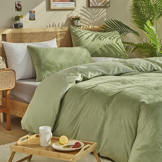 Houseri Sage Green Velvet Comforter Set Queen Fluffy Light Green Micromink Sherpa Bedding Sets Queen Warm 3 Pieces Lightweight Durable Solid Green Flannel Fuzzy Extra Comfy Soft Plush Bed Quilts Queen