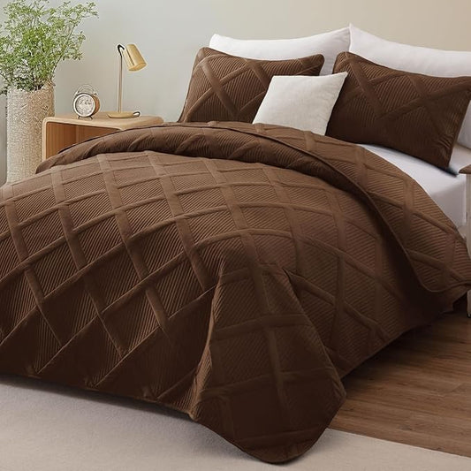 Exclusivo Mezcla Twin Size Quilt Set - Brown Quilts Bedding Set with 2 Pillow Shams, Modern Bedspread with Striped Pattern, Soft Lightweight Bedspreads Coverlets for All Seasons