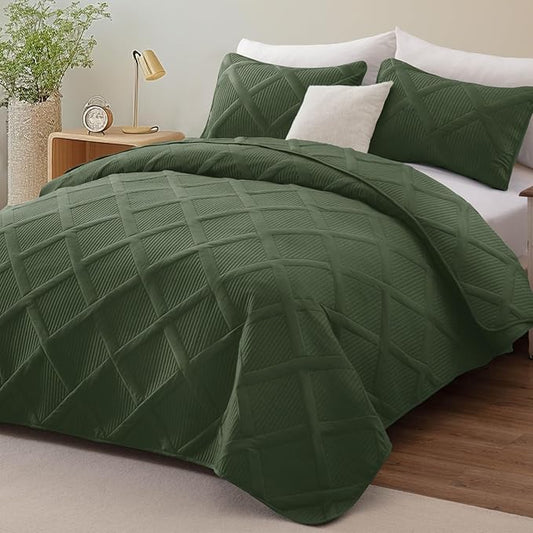 Exclusivo Mezcla Quilts Queen Size - Olive Green Quilt Set Bedspread with 2 Pillow Shams, Modern Bedding Set with Striped Pattern, Soft Lightweight Bedspreads Queen Size for All Seasons
