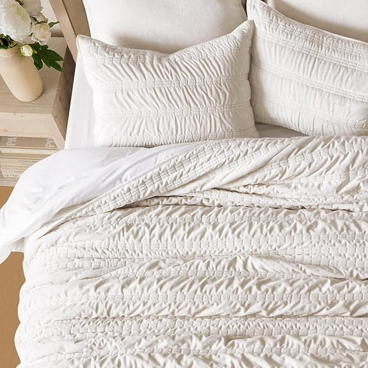 EVERGRACE Luxury Ruched Velvet Quilt Queen Size, Ultra Soft Bedspread Coverlet Set, Lightweight Velvet Comforter, Quilted Bedding Cover with 2 Matching Shams for All Season, Ivory White