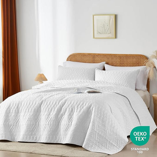 akkialla Full/Queen Size Quilt Bedding Set,White Lightweight Microfiber Soft Bedspread,Modern Style Geoetric Pattern Coverlet Set for All Seasons,3 Piece(1 Quilt,2 Pillow Shams) | Breathable material, Easy care