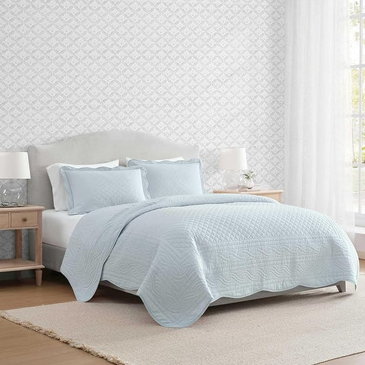 Martha Stewart - Twin Size Quilt Set, Soft & Breathable Cotton Percale Quilted Bedding with Matching Pillowcase, Scalloped Edge Bed Set, Vintage Scallop Blue
