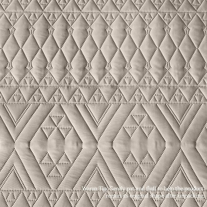akkialla Full/Queen Quilt Set, Taupe Lightweight Microfiber Bedspread Coverlet, Boho Geometric Pattern, Soft All-Season Bedding, 3-Piece (1 Quilt, 2 Pillow Shams) | Breathable fabric, Modern style