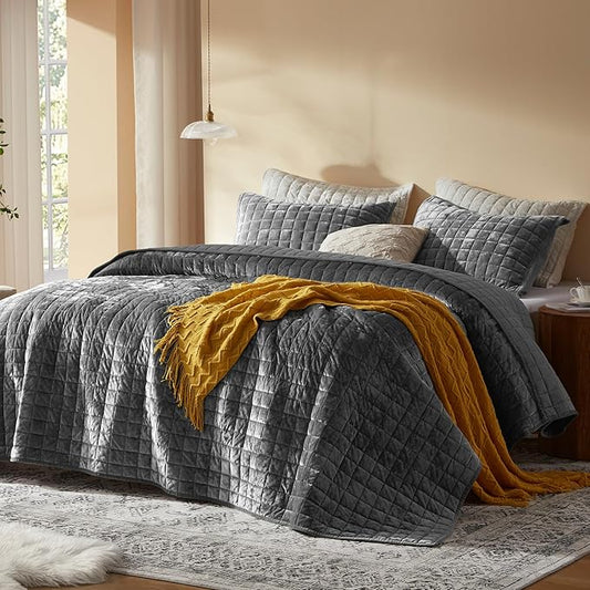 LEAONME Velvet Quilt King Size-98''x106'', Lightweight Grey Velvet Comforter Set with 2 Pillow Shams, Soft Bedspread Coverlet Quilted Bedding Set for All Season