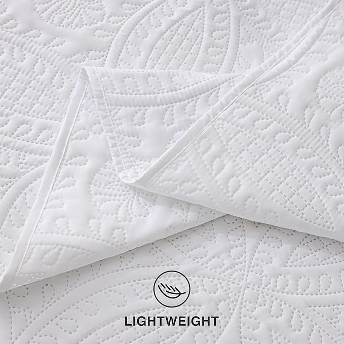 Love's cabin King Quilt Set White, Bed in a Bag King Size Bedding 7 Pieces, Ultrasonic Embossed Coin Pattern Comforter, Lightweight Bedspreads for All Seasons Quilt with Sheets, Pillowcases & Shams