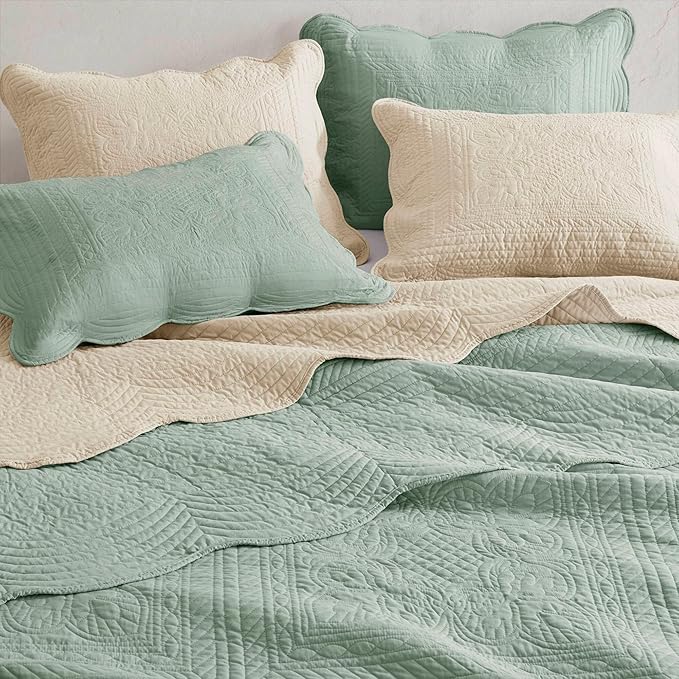 Madison Park Queen Quilt Set Damask Coverlet Set for Queen Size Bed, Cottage Oversized Quilt Set, Scallop Edge, All Season, Pre-washed Cotton-Filled Queen Size Quilt, Tuscany, Full/Queen Cream 3 Piece