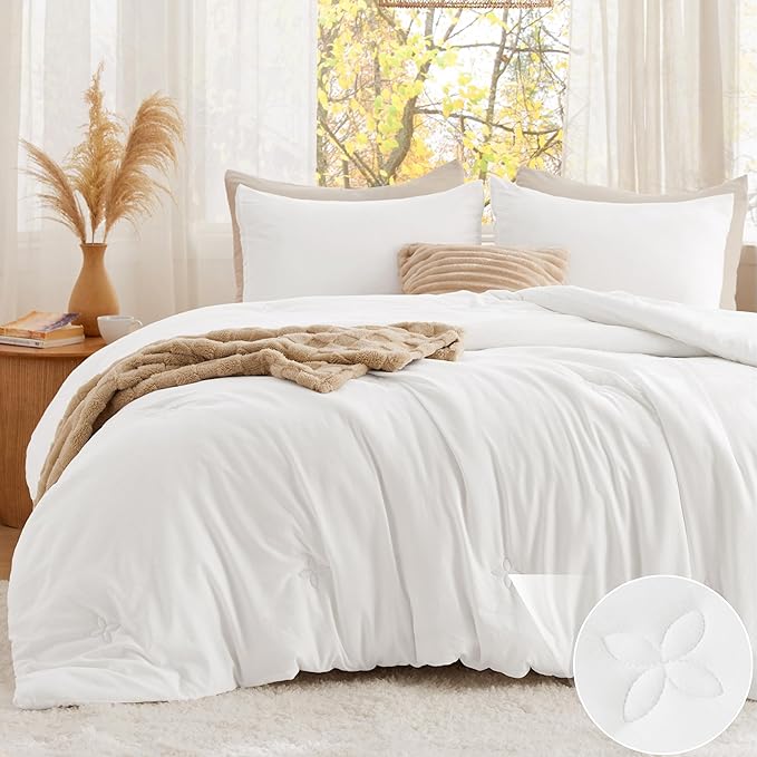 Bedsure Queen Comforter Set White, Soft Prewashed Queen Size Bedding, Quilted Comforter with Clover Design, Down Alternative Comforter for All Seasons, 3 Pieces Bed Set with 2 Pillow Shams