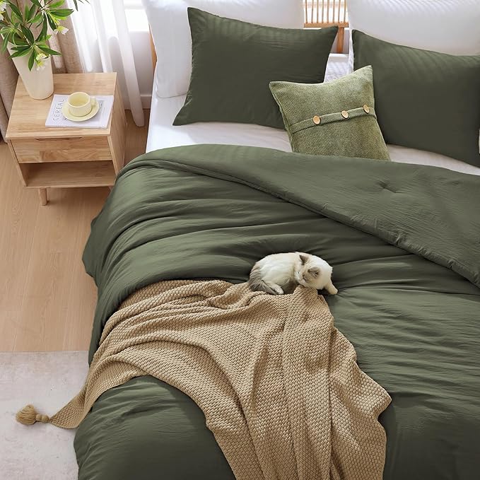 WRENSONGE Queen Comforter Set - 3 Pieces Prewashed Olive Green Comforter Soft Lightweight for All Seasons,Down Alternative Comforters Queen Size with 2 Pillow Shams