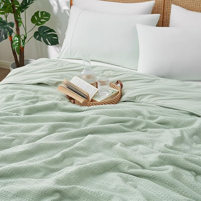 Amélie Home Waffle Cooling Comforter Queen Size, Q-Max 0.45 Reversible Lightweight Cooling Blanket for Hot Sleepers, Breathable Bedding for Night Sweats, 90"x90", Sage Green