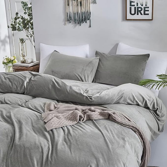 CLOTHKNOW Grey Velvet Full Size Comforter Set Gray Bedding Comforter Sets Soft Silver Comforter Cozy Flannel Comforter with 2 x Pillow Cases