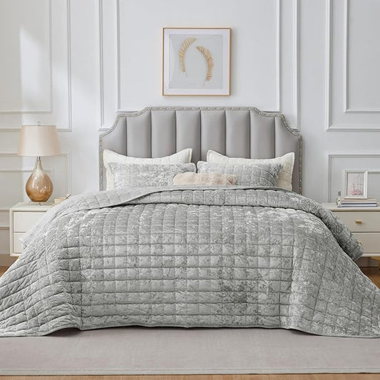 BEDELITE Velvet Quilt Set King Size - Luxury Velvet Comforter Bedding Set 3 Pieces, Lightweight Soft Cozy Shiny Light Grey Oversized Bedspread Coverlet for All Seasons with 2 Pillow Shams