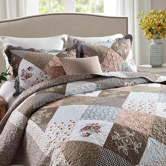 HoneiLife Quilt Set - 3 Piece Microfiber Reversible Bedspreads Patchwork Coverlets Floral Bedding Set All Season- Splicing Mocha Rose,Queen/Full Size