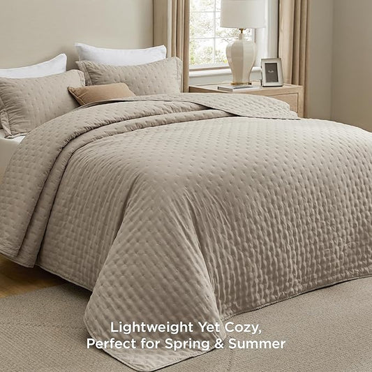 Bedsure Twin Quilt - Ultra Soft Twin XL Quilt Bedding for Dorm Decor, Lightweight All-Season Comforter, Taupe Bedspread Coverlet with Clover Pattern, 68 x 86 Inches | Stitch-Free Quilting, Ultra Soft, Lightweight, Machine Washable, Pet-Friendly