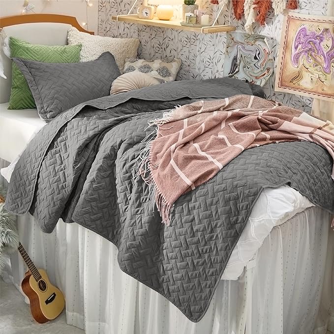 Bedsure Quilts Twin Size - Lightweight Bedspreads Twin Size with Basket Weave Pattern, Soft Quilt Bedding Set, Grey Comforter Set Coverlet for All Seasons with 1 Pillow Sham (68" x 86") | Skin-Friendly Soft, All-Season Comfort, Breathable, Lightweight,...