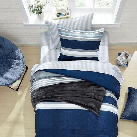 Nautica - Queen Comforter Set, Soft & Reversible Bedding for Year Round Comfort, 3 Piece Bed Set with Matching Pillowcases (Heathered Block Grey)