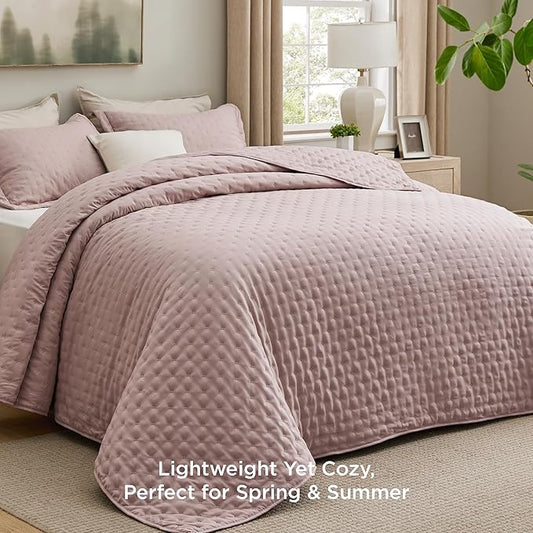 Bedsure King Quilt - Dusty Rose Bedspread King Size & Lightweight Comforter, Country Cottage Coverlet with Clover Pattern, Ultra Soft All-Season Bedding, 106 x 96 Inches | Stitch-Free Quilting, Ultra Soft, Lightweight, Machine Washable, Pet-Friendly