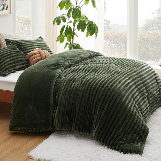 Bedsure Twin/Twin XL Size Comforter - GentleSoft™ 2 Pieces Double-Side Fleece Fluffy Olive Green Comforter Set, Cozy Striped Room Decor Aesthetic Luxury Twin Bedding Sets, 1 Pillowcase, 68x88 Inches