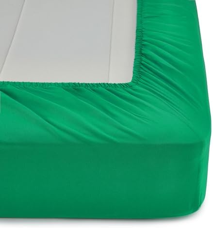 Amazon Basics 7-Piece Soft, All-Season Microfiber Kid's Bed-in-a-Bag Bedding Set with Comforter, Sheets, Pillow Shams and Pillowcases, Full/Queen, Solid Green