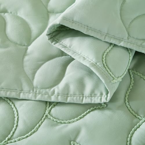 EVENHUG Quilt King Size Bedding Set with Pillow Sham Lightweight Bedspreads Coverlet Soft Reversible Bed Cover for All Season 3 Piece