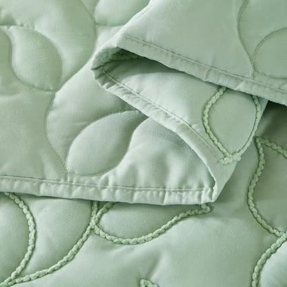 EVENHUG Quilt King Size Bedding Set with Pillow Sham Lightweight Bedspreads Coverlet Soft Reversible Bed Cover for All Season 3 Piece