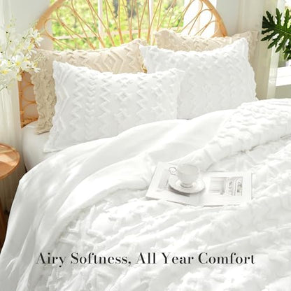 Amélie Home Tufted Boho Comforter Set Twin Size, 2 Pieces Soft Textured Bed Set, Lightweight Breathable Comforter for All Seasons, Farmhouse Shabby Chic Jacquard Bedding, Cozy Gift for Women, White