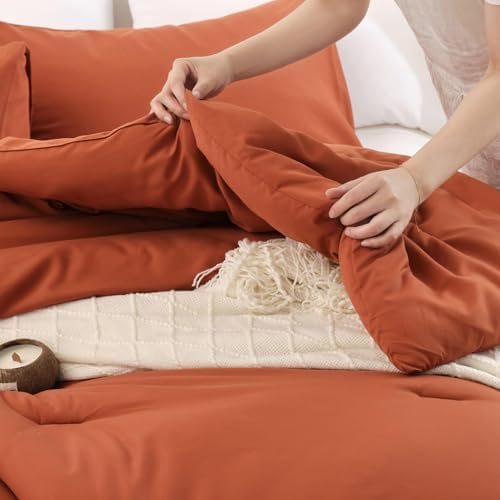 ROSGONIA Alaskan King Comforter, Burnt Orange, 136x120 Soft Bedding Quilt