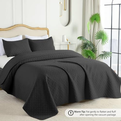 FLYMME Oversized King/California King Quilt Set 118"x106", Black 3-Piece Floor-Length Bedspread, Premium Microfiber Lightweight Coverlet for King/California King Bed (1 Quilt, 2 Shams)
