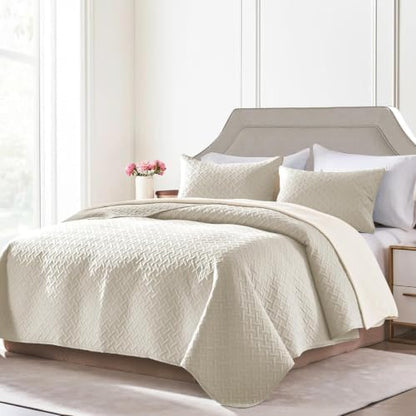 FLYMME Oversized King/California King Quilt Set 118"x106", Cream 3-Piece Floor-Length Bedspread, Premium Microfiber Lightweight Coverlet for King/California King Bed (1 Quilt, 2 Shams)