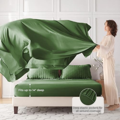MUXHOMO 7 Pieces Oversized Queen Comforter Set, Seersucker Bed in a Bag Oversized Queen Size, All Season Luxury Bedding Set with Comforter, Flat Sheet, Fitted Sheet, Pillowcases & Shams, Dark Green