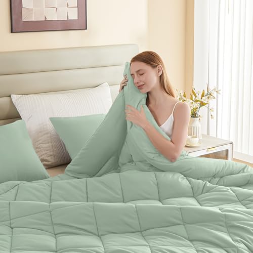 120x128 Oversized King Comforter, Extra Large King Size Comforter Oversized, All Season Soft Lightweight Quilt Down Alternative Duvet Insert with 8 Corner Tabs(120x128, Sage Green)