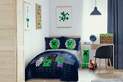 Jay Franco Minecraft Bad Night Full/Queen Quilt & Sham Set - Super Soft Kids Bedding Features Creeper & Enderman - Fade Resistant Microfiber