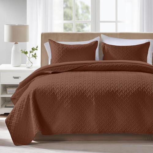 FLYMME Oversized King/California King Quilt Set 118"x106", Terracotta 3-Piece Floor-Length Bedspread, Premium Microfiber Lightweight Coverlet for King/California King Bed (1 Quilt, 2 Shams)