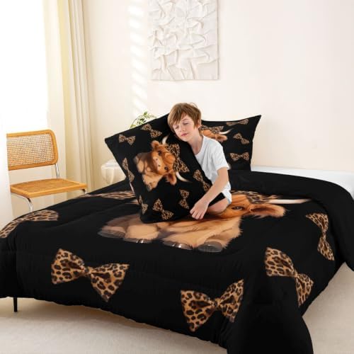 Feelyou Cartoon Highland Cow Comforter Set King Size Cute Leopard Bow Print Bedding Set for Kids Boys Girls Kawaii Animal Style Duvet Quilt Bedroom Decor Microfiber 3 Pcs with 2 Pillow Cases
