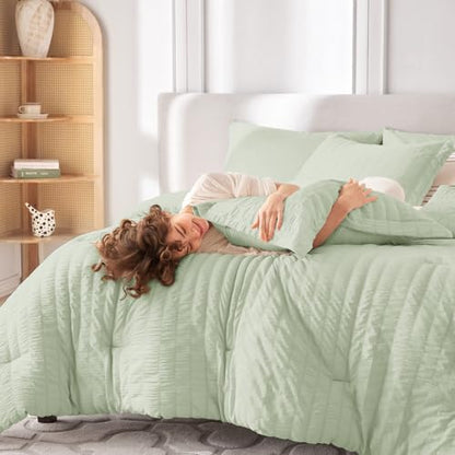 MUXHOMO 7 Pieces Oversized Queen Comforter Set, Seersucker Bed in a Bag Oversized Queen Size, All Season Luxury Bedding Set with Comforter, Flat Sheet, Fitted Sheet, Pillowcases & Shams, Light Green