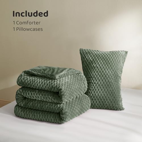 Petrichor Fluffy Twin Comforter Set - Ultra-Soft Green Flannel Thick Comforter for Queen Bed, Luxury Warm Bedding Set for Winter & Fall, Cozy Fuzzy Bed Set 2 Pieces (1 Comforter & 1 Pillowcase)