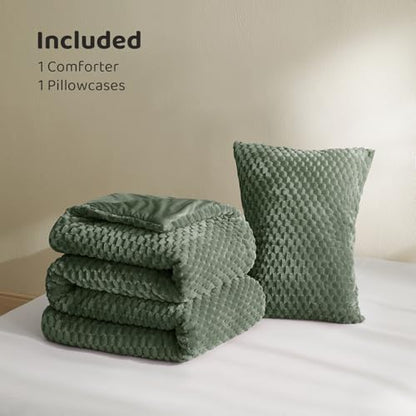 Petrichor Fluffy Twin Comforter Set - Ultra-Soft Green Flannel Thick Comforter for Queen Bed, Luxury Warm Bedding Set for Winter & Fall, Cozy Fuzzy Bed Set 2 Pieces (1 Comforter & 1 Pillowcase)